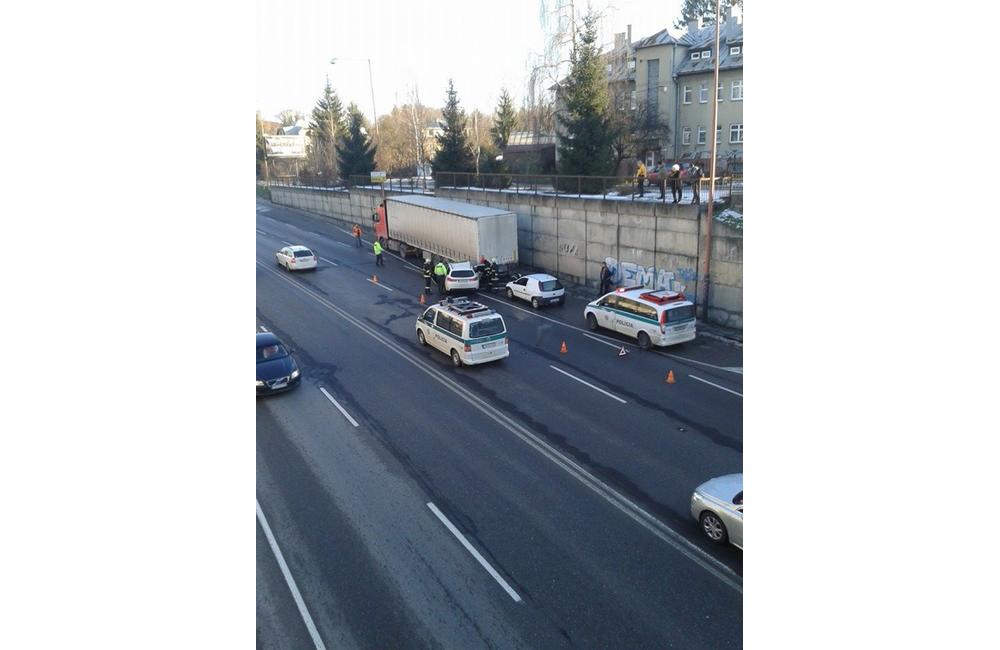 Aktuálne: Nehoda pri zastávke Antona Bernoláka , foto 4