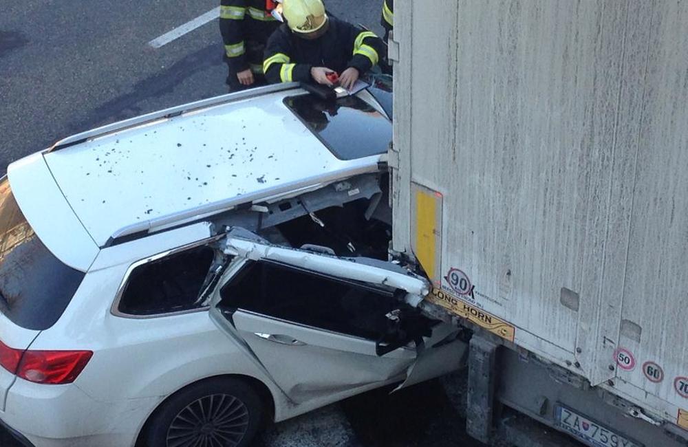 Aktuálne: Nehoda pri zastávke Antona Bernoláka , foto 5