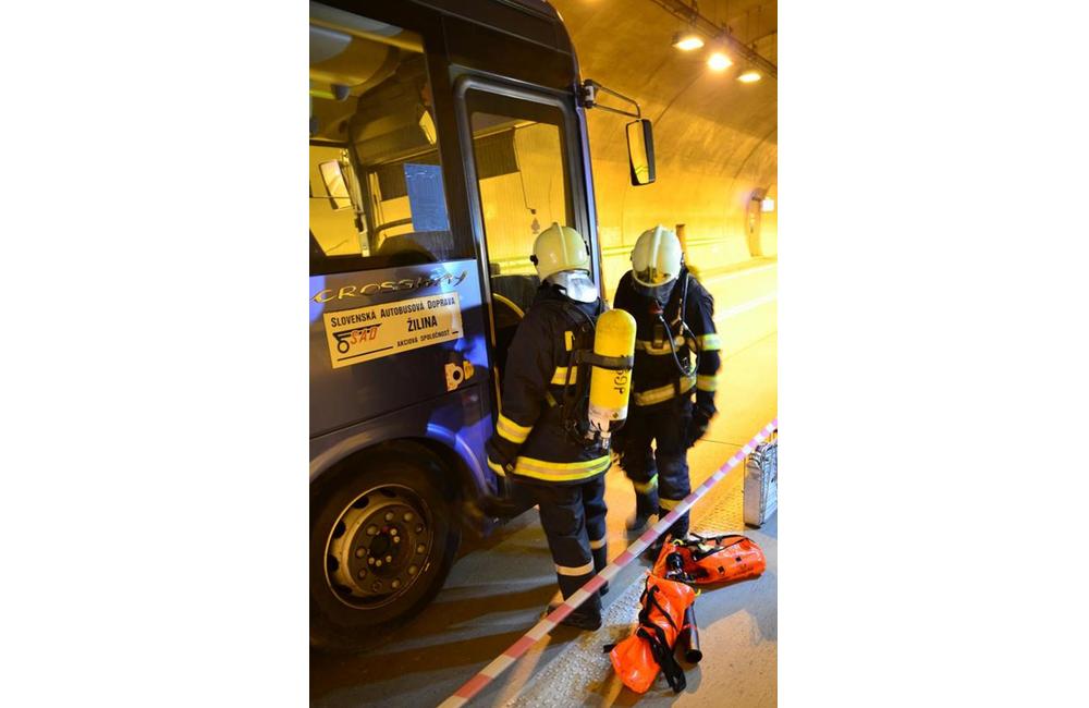 Cvičenie žilinských hasičov v tuneli Horelica v Čadci, foto 9