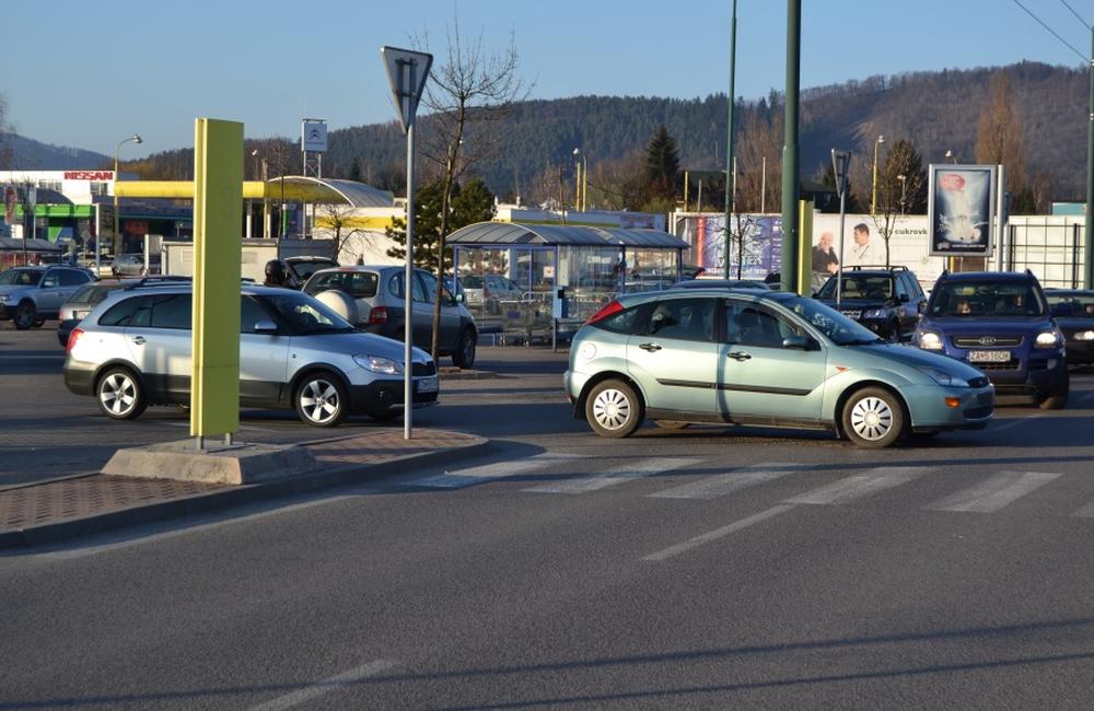 Dopravná nehoda na Vlčincoch pri obchodnom centre Dubeň, foto 5