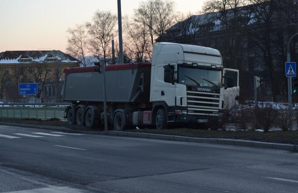 Nehoda kamiónu smerom na Rondel, foto 1