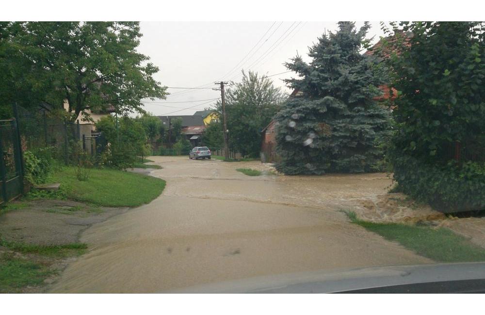 Povodeň po silnej búrke v obci Rosina a Višňové, foto 4