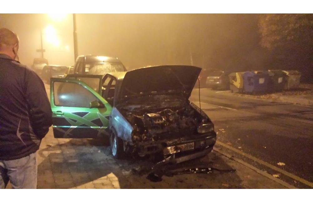 Požiar auta na sídlisku Solinky 12.10.2014, foto 1