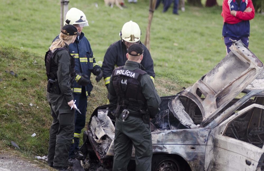 Požiar osobného motorového vozidla na Hájiku 6.4.2014, foto 15