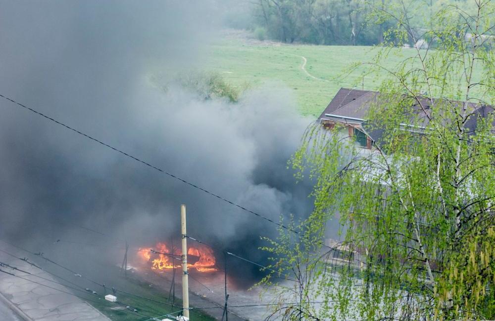 Požiar osobného motorového vozidla na Hájiku 6.4.2014, foto 6