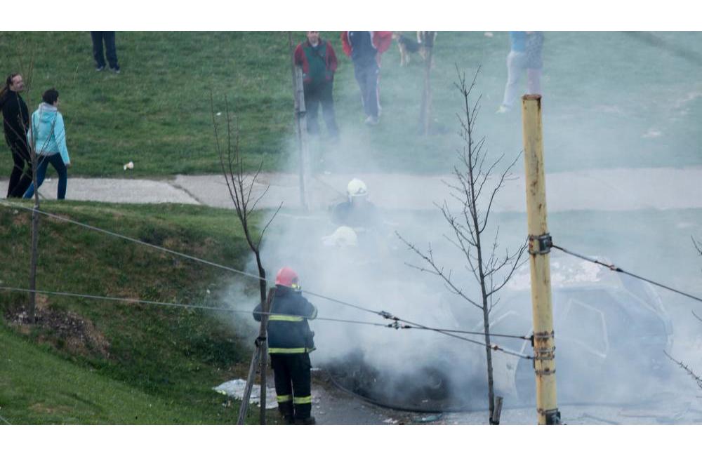Požiar osobného motorového vozidla na Hájiku 6.4.2014, foto 8