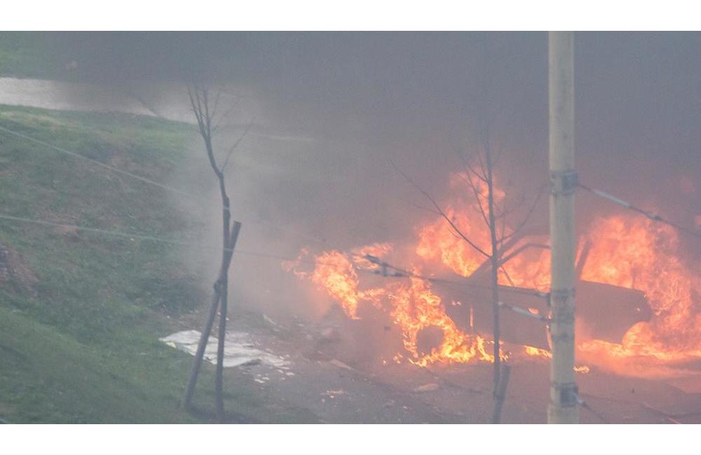 Požiar osobného motorového vozidla na Hájiku 6.4.2014, foto 9