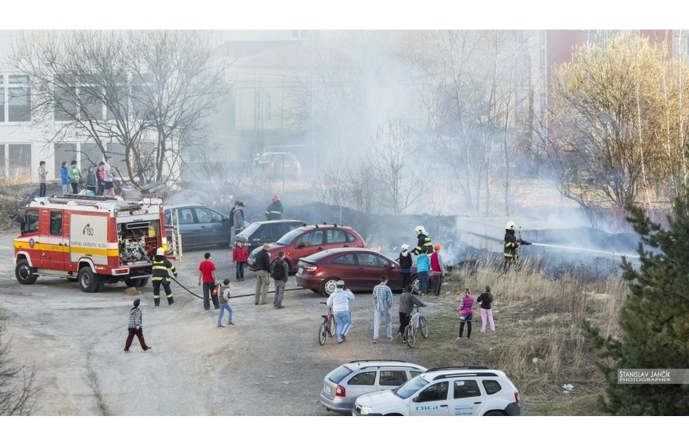 Požiar trávnatých plôch na Hájiku, foto 1