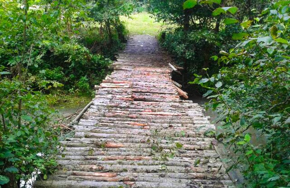 Študentka z okresu Bytča spadla s autom do vody, foto 1