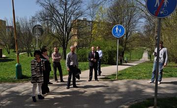 Oprava chodníkov na Hlinách a Vlčincoch