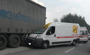 Dopravná nehoda dodávky s kamiónom, ulica Priemyselná 12.8.2015