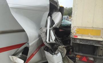 Dopravná nehoda dodávky s kamiónom, ulica Priemyselná 12.8.2015