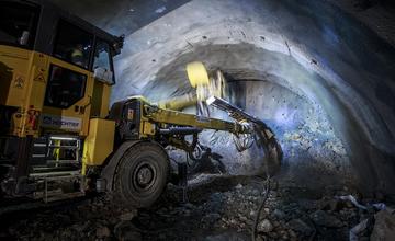 Stavbári prerazili druhú tunelovú rúru tunela "Daniela"