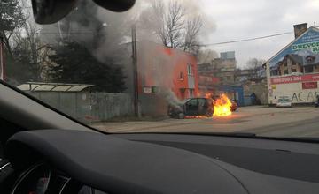 Požiar auta v obci Lietavská Lúčka - 29.12.2015