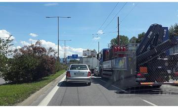 Dopravné kolóny 02.08.2016 v dôsledku nehody 5 vozidiel pod Strečnom
