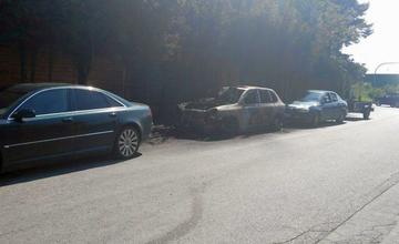 Vrak zhoreného vozidla v Budatíne