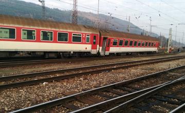 Aktuálne: Na železničnej stanici v Žiline sa vykoľajil vlak