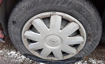 Prepichnuté pneumatiky na osobných autách
