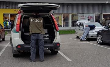 Policajný zásah pri hypermarkete Tesco - 12.4.2017