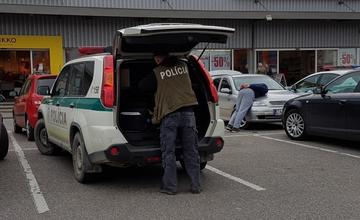 Policajný zásah pri hypermarkete Tesco - 12.4.2017