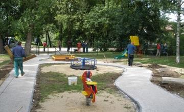 Park a detské ihrisko v mestskej časti Rosinky