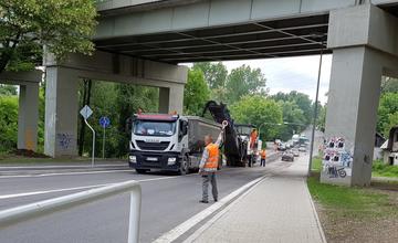Na Rosinskej ceste začali s frézovaním starej cesty