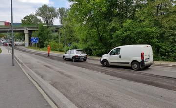 Na Rosinskej ceste začali s frézovaním starej cesty