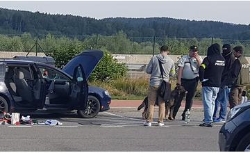Policajná razia na diaľnici D1, odpočívadlo Predmier - 14.7.2017
