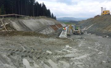 NDS zverejnila aktuálne fotografie z výstavby diaľničného úseku Lietavská Lúčka - Višňové