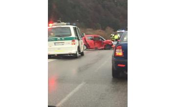Pri Belej došlo k dopravnej nehode dvoch vozidiel, v mieste sa zdržíte