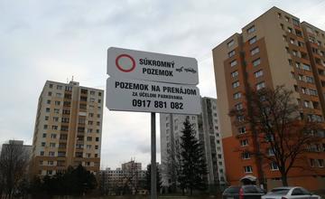 Spoplatnenie parkovania na ulici Javorová na sídlisku Solinky