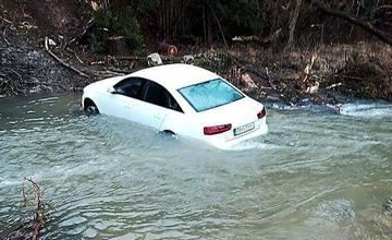 Osobné auto značky Audi v Rajčanke pri Rajeckej Lesnej