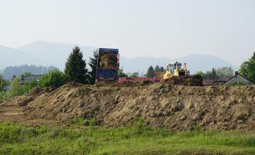 FOTO: Výstavba diaľničného privádzača sa začala