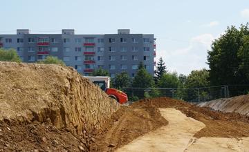 FOTO: Polyfunkčný komplex Rudiny II medzi sídliskom Hliny a Solinky je vo výstavbe