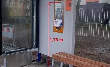 FOTO: Vysoko umiestnené automaty na cestovné lístky MHD