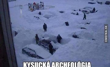 FOTO: Na tému snehovej kalamity v Žilinskom kraji vznikajú vtipné obrázky
