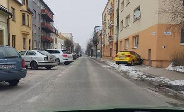 Nebezpečný vodič búral do áut v Žiline