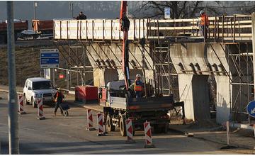 FOTO: Práce na stavbe diaľničného privádzača po zime opäť obnovili