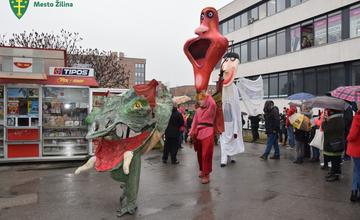 FOTO: Centrum mesta Žilina dnes ožilo karnevalovým sprievodom