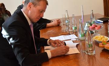 Darovanie pamätných tabúľ na cintoríne na Bôriku