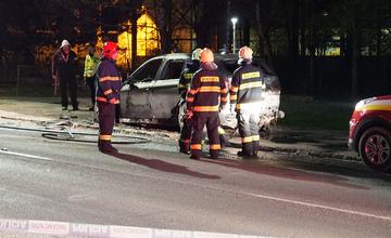Požiar osobného auta značky BMW na Rosinskej ceste 16.4.2019