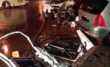 FOTO: Pri zrážke auta s autobusom na Orave zomrel len 20-ročný vodič