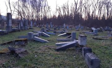 Vandali zničili židovský cintorín v Námestove