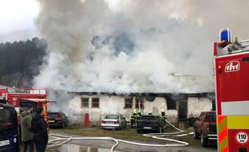 Požiar budovy autoservisu v obci Stráža 25.12.2019