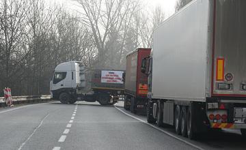 FOTO: Štrajk autodopravcov na Košickej ulici v Žiline