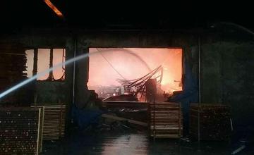 FOTO: Požiar výrobnej haly v Oravskom Podzámku 19.6.2020