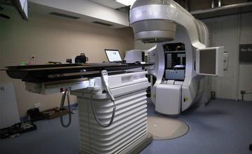 FOTO: Stavebný ruch v žilinskej nemocnici neutícha, na oddelení onkológie inštalujú nové zariadenia