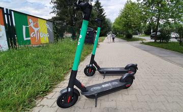 FOTO: V Žiline pribudlo 146 zdieľaných elektrokolobežiek, maximálnu rýchlosť obmedzili na 20 kmh