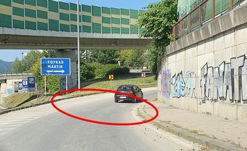 FOTO: Na niektorých cestách I. triedy v Žiline a okolí chýba vodorovné dopravné značenie