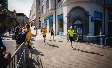 FOTO: Na Hlinkovom námestí odštartoval Žilinský mestský polmaratón 2020